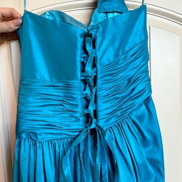 Prom dress 1 shoulder gown! Worn once and in perfect condition. - Picture 4 of 4